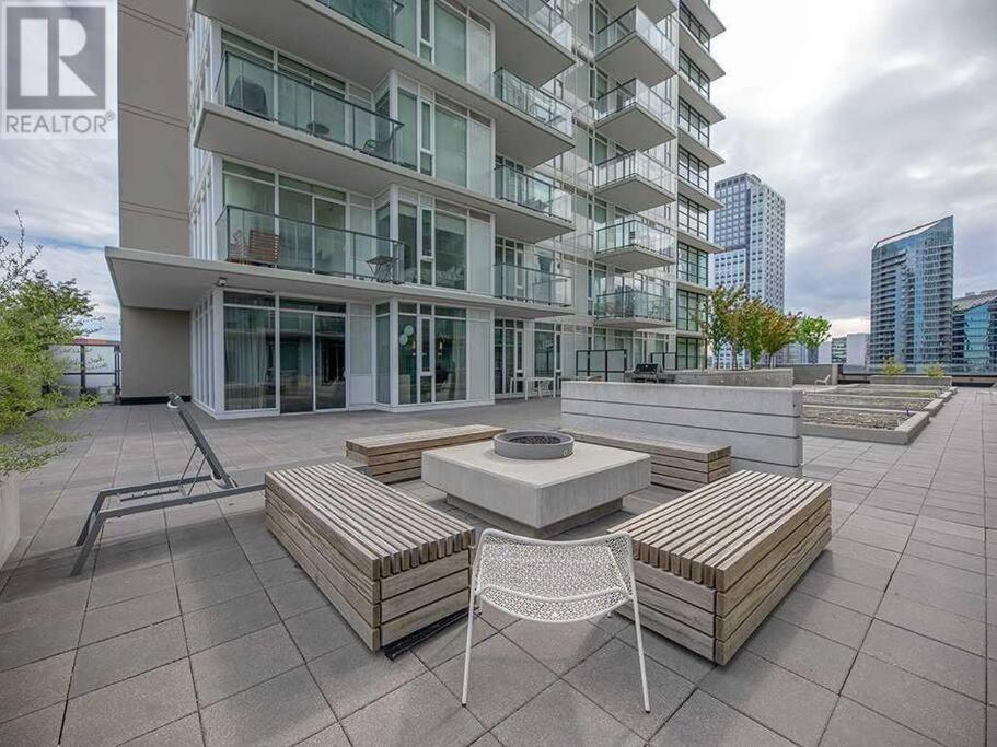 Modern Suite Calgary Downtown 5 Min Walk Stampede المظهر الخارجي الصورة