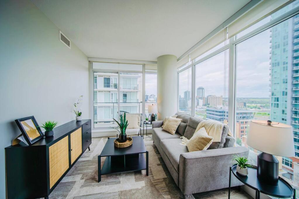 Modern Suite Calgary Downtown 5 Min Walk Stampede المظهر الخارجي الصورة