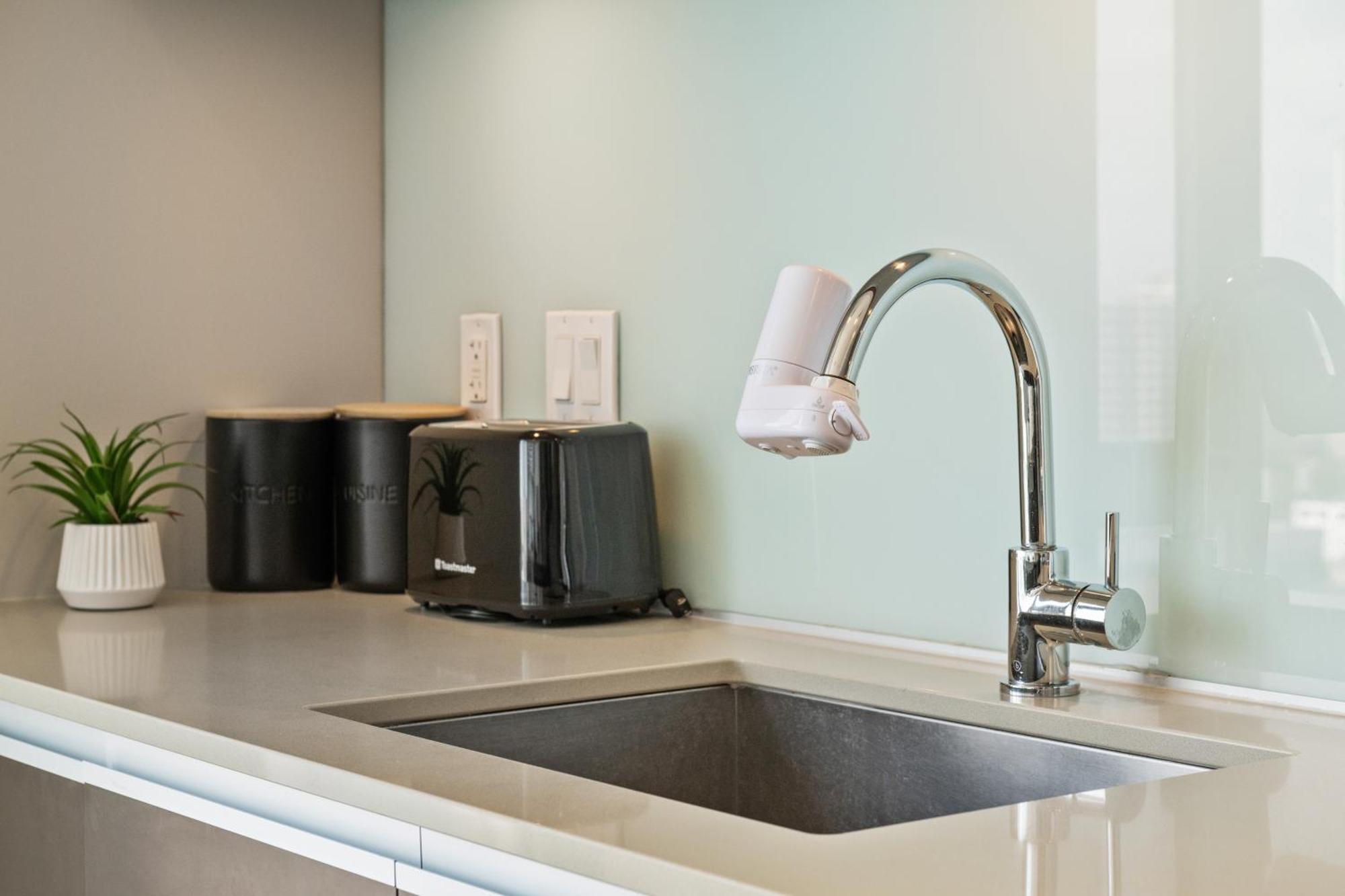Modern Suite Calgary Downtown 5 Min Walk Stampede المظهر الخارجي الصورة