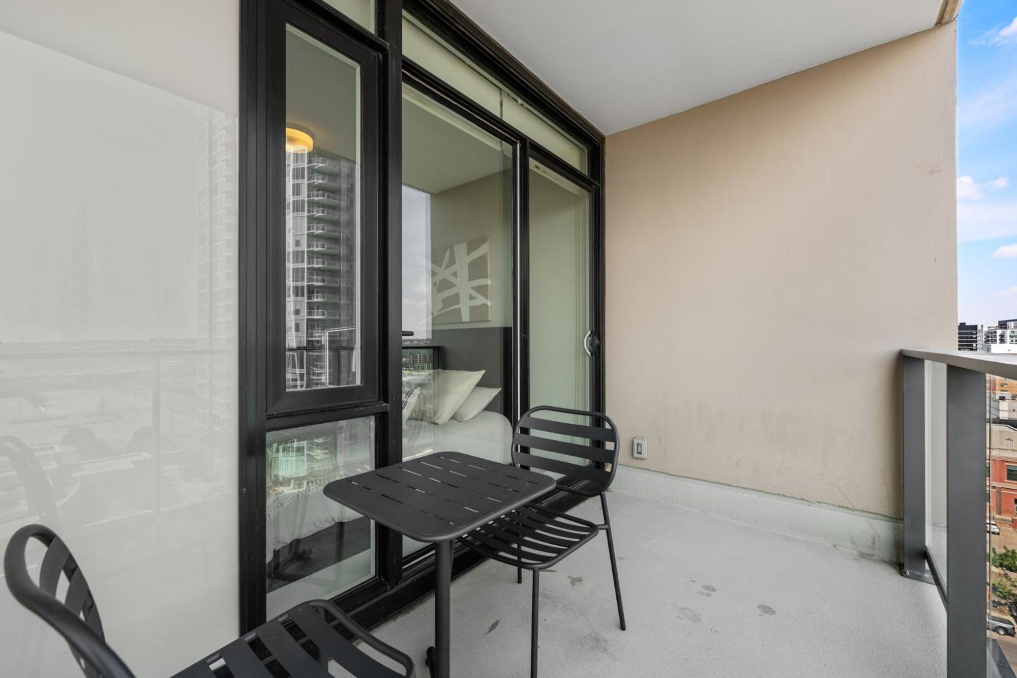 Modern Suite Calgary Downtown 5 Min Walk Stampede المظهر الخارجي الصورة