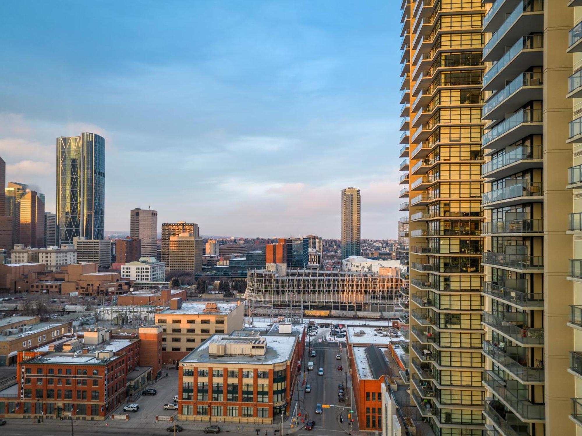 Modern Suite Calgary Downtown 5 Min Walk Stampede المظهر الخارجي الصورة