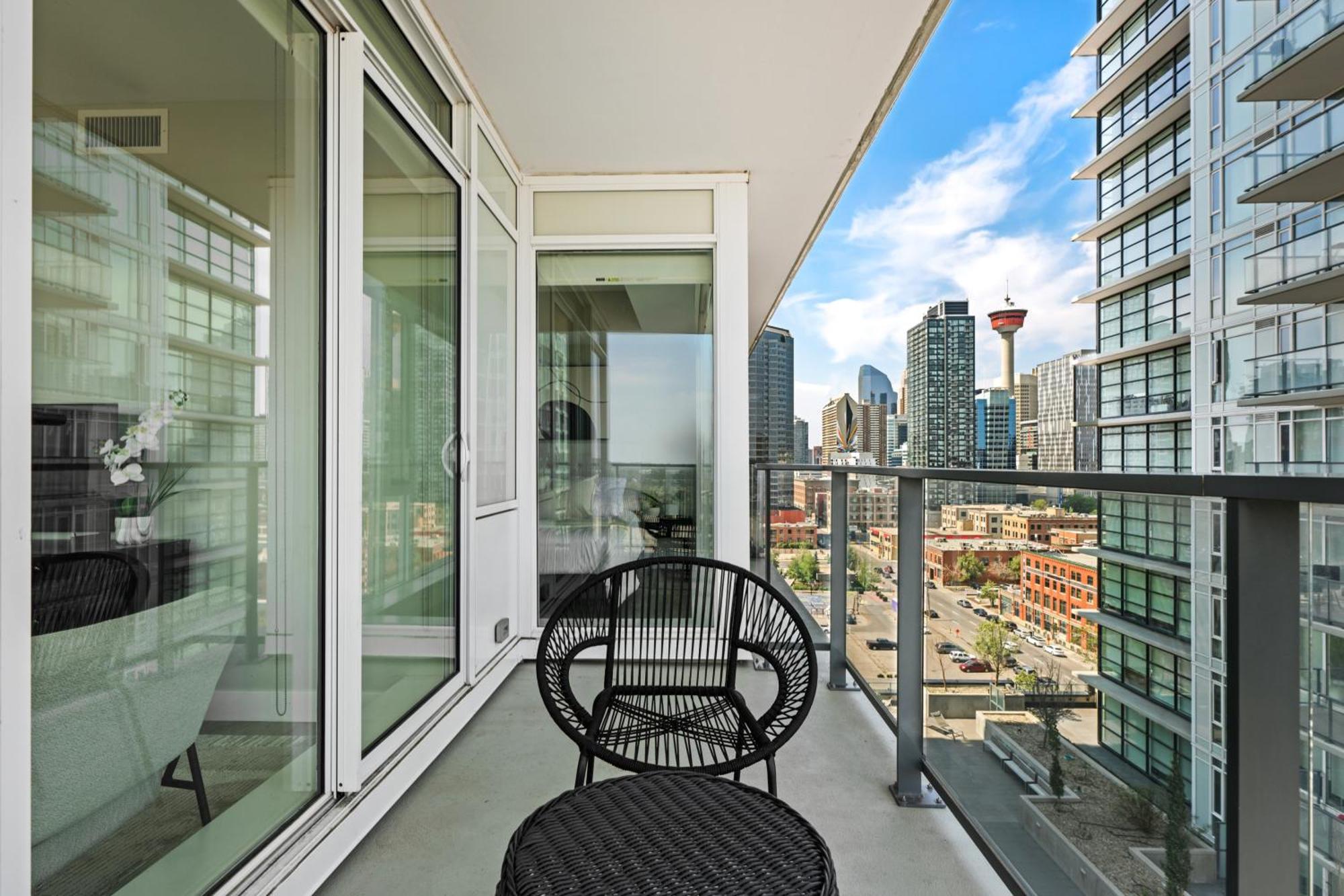 Modern Suite Calgary Downtown 5 Min Walk Stampede المظهر الخارجي الصورة