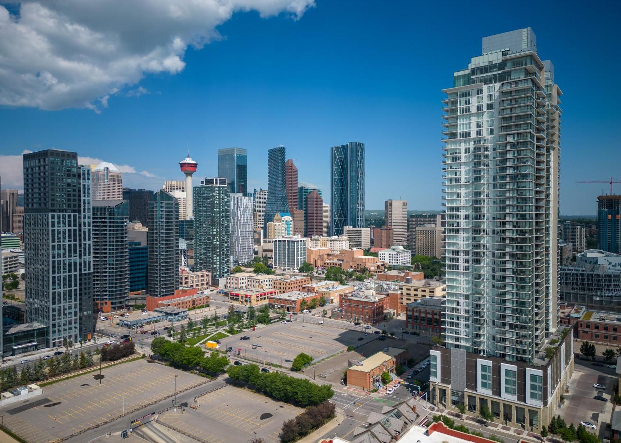 Modern Suite Calgary Downtown 5 Min Walk Stampede المظهر الخارجي الصورة