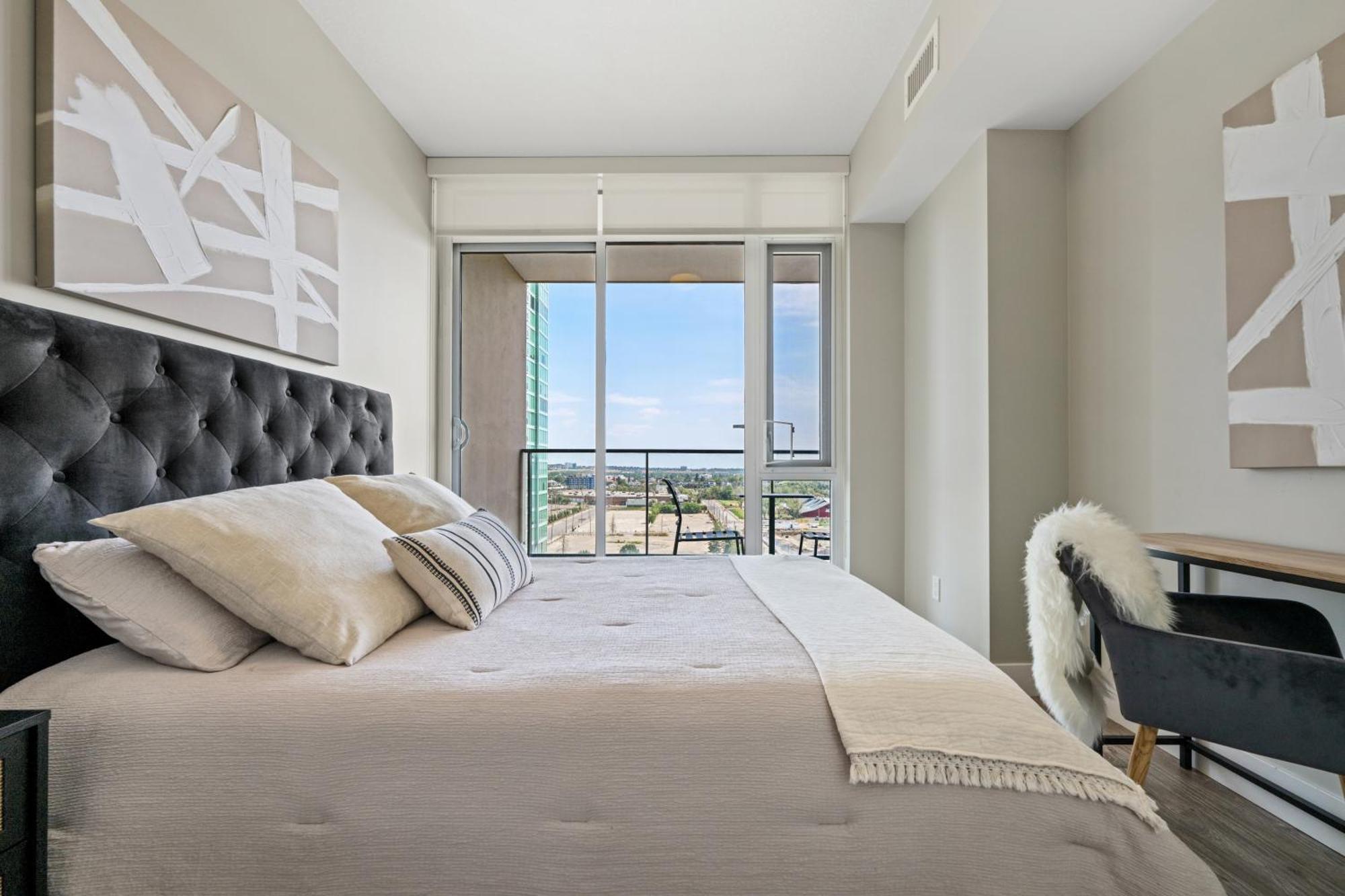 Modern Suite Calgary Downtown 5 Min Walk Stampede المظهر الخارجي الصورة