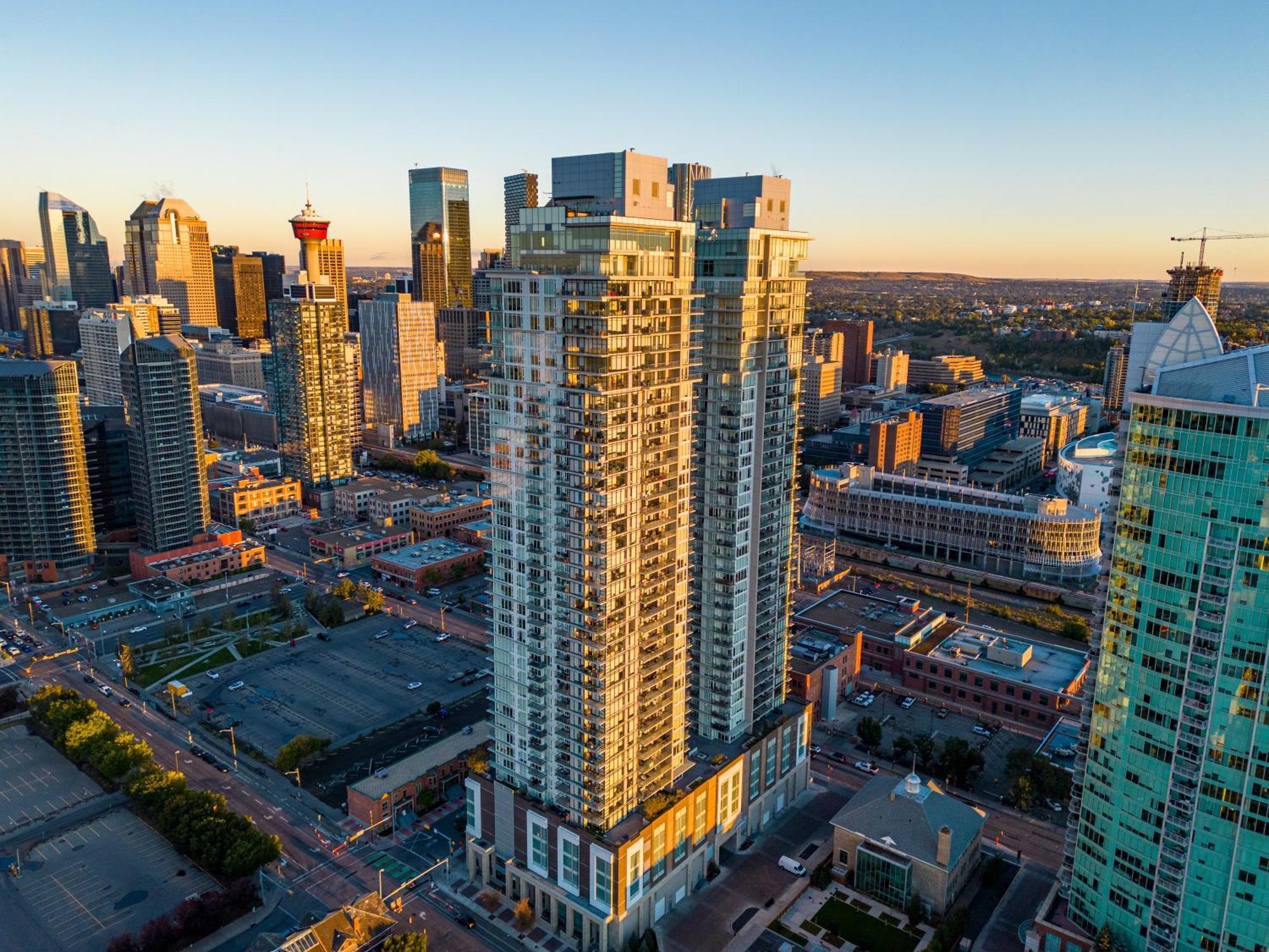 Modern Suite Calgary Downtown 5 Min Walk Stampede المظهر الخارجي الصورة