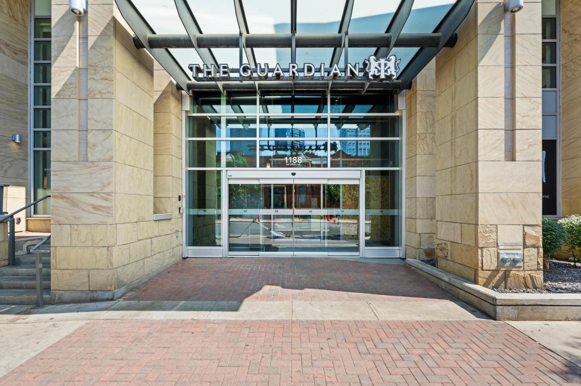 Modern Suite Calgary Downtown 5 Min Walk Stampede المظهر الخارجي الصورة