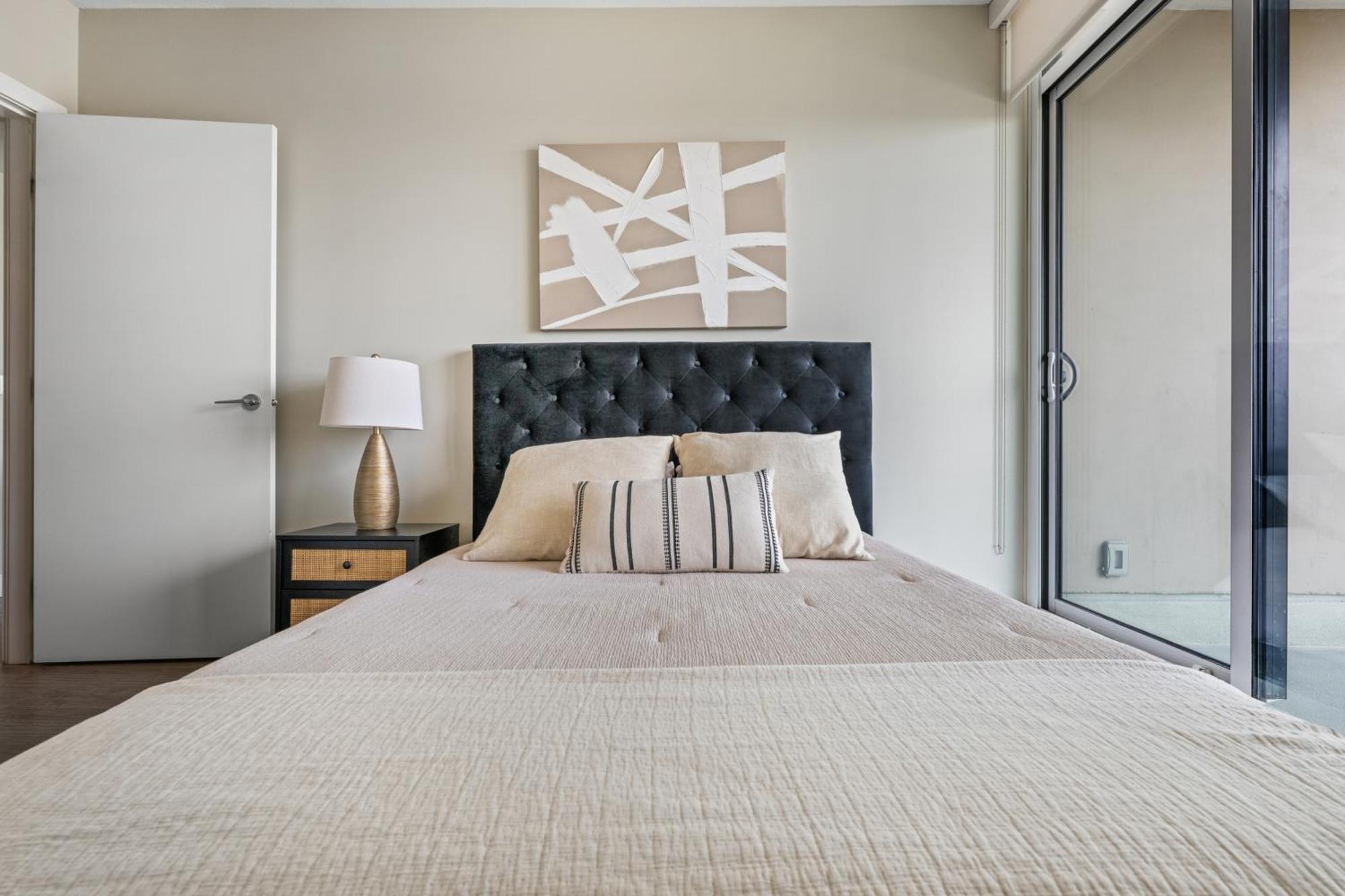 Modern Suite Calgary Downtown 5 Min Walk Stampede المظهر الخارجي الصورة