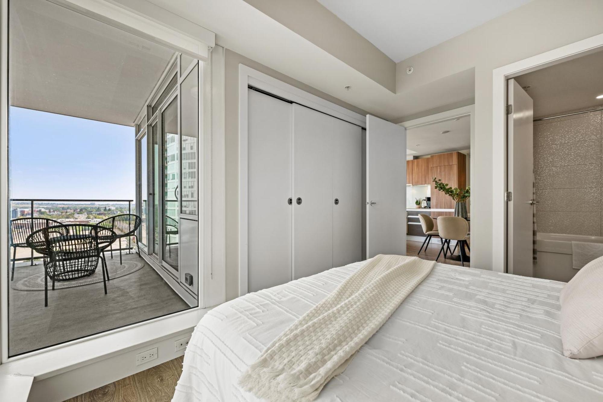 Modern Suite Calgary Downtown 5 Min Walk Stampede المظهر الخارجي الصورة